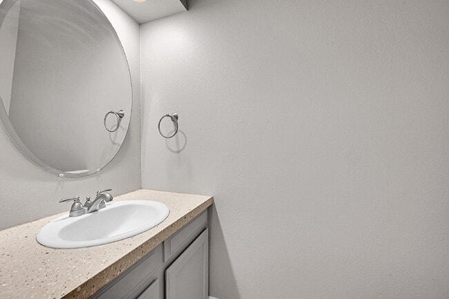 Building Photo - $2,500.00, 2-bed, 2.5 bath located in Denver.