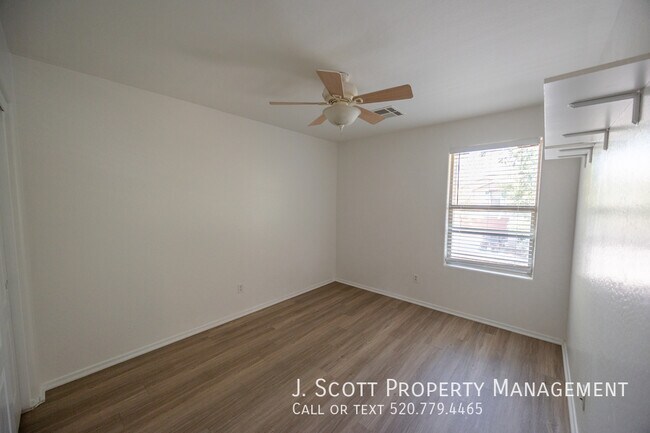 Building Photo - 3425 E Bartlett Dr