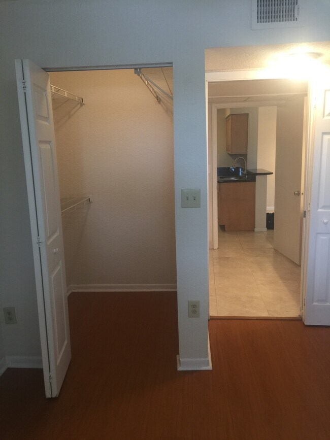Building Photo - 2880 N Oakland Forest Dr