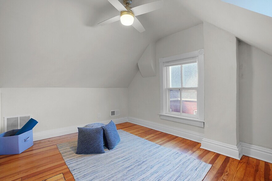 Building Photo - 1015 N 5th St