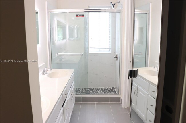 Building Photo - 1028 Golden Cane Dr