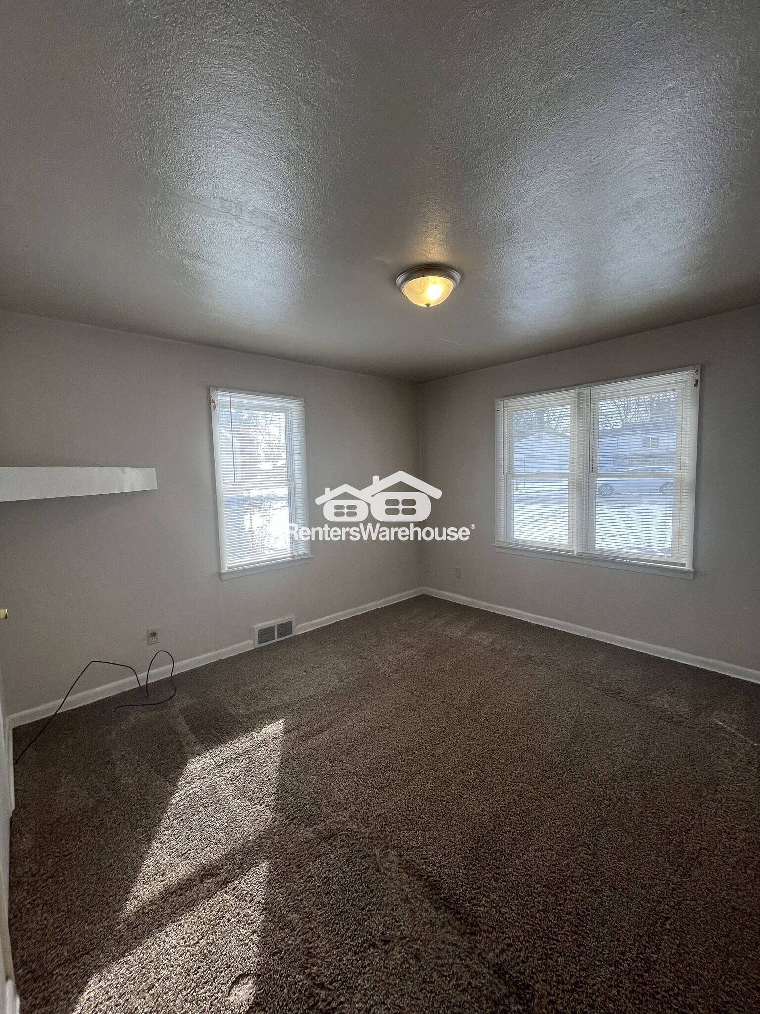 Building Photo - 9812 Balboa Dr