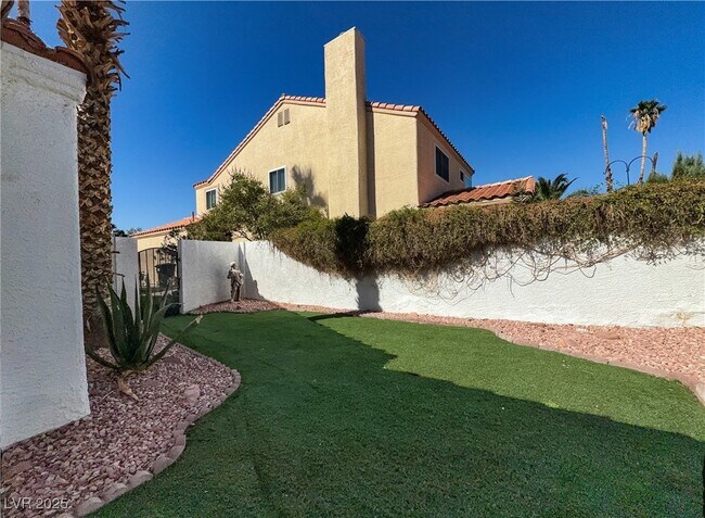 Building Photo - 1738 Navarre Ln