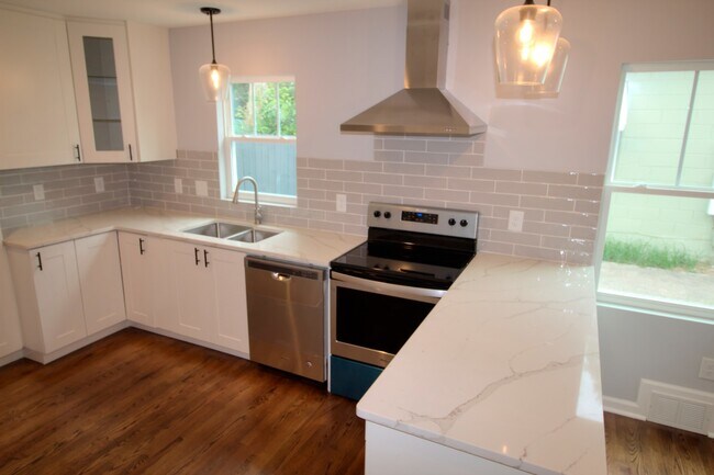 Building Photo - Beautiful 2 bedroom home in downtown Raleigh!