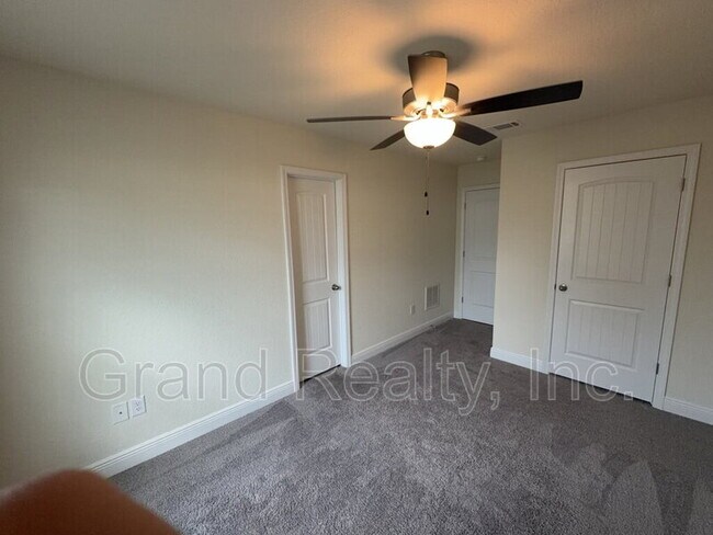 Building Photo - 4393 Village Oak Ln