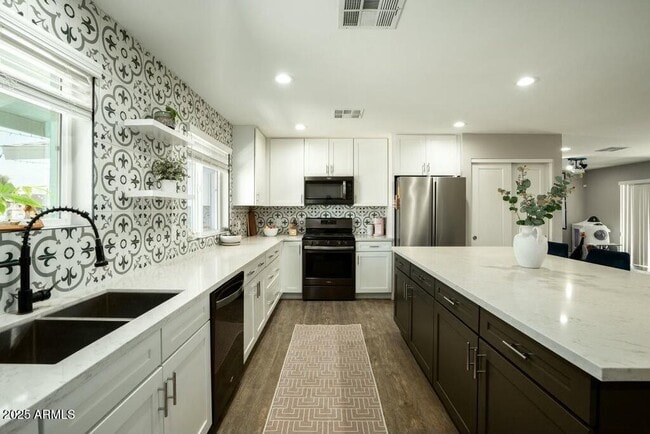 Primary Photo - 8115 E Cypress St
