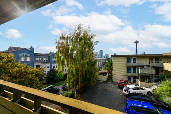 Building Photo - 901 5th Ave N