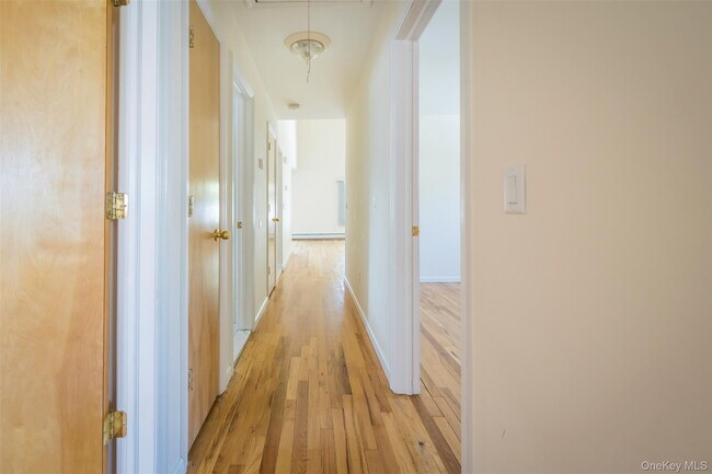 Building Photo - 11 7th St