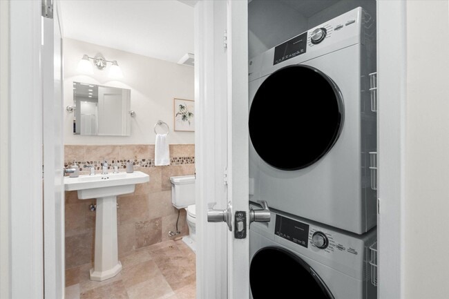 Building Photo - 1530 Key Blvd