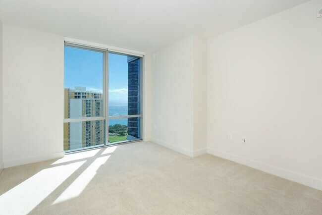 Building Photo - Luxurious Convenience in the Heart of Honolulu - Waihonua 2904