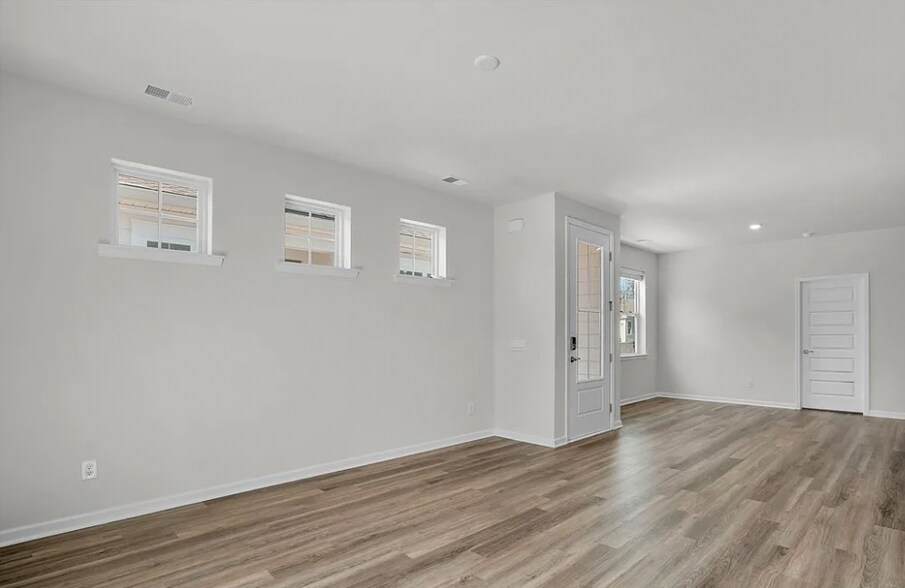 Building Photo - 139 Holloway Hl