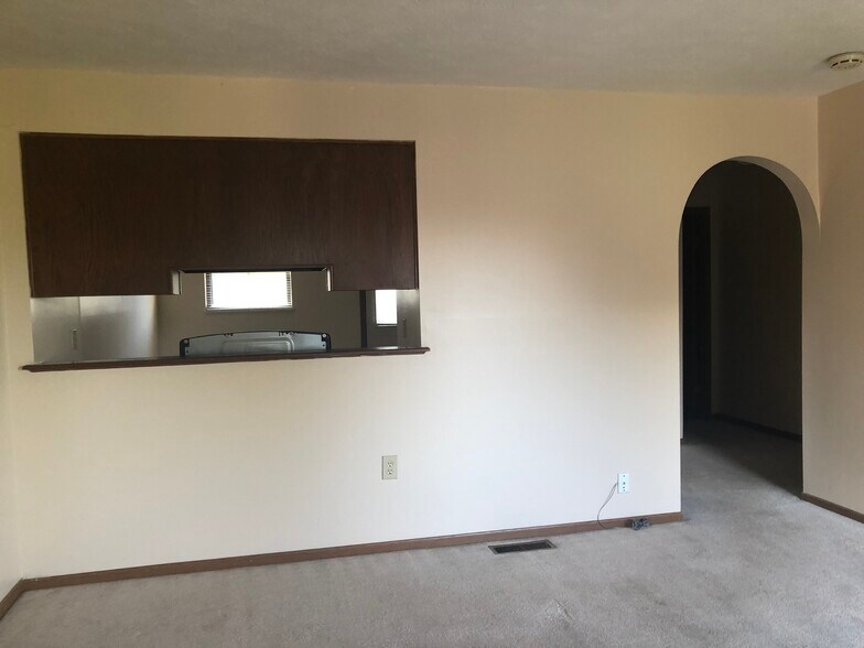 Building Photo - 604 Sunset Cir