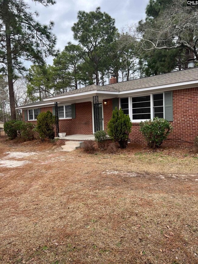 Building Photo - 1136 W Fairhill Dr