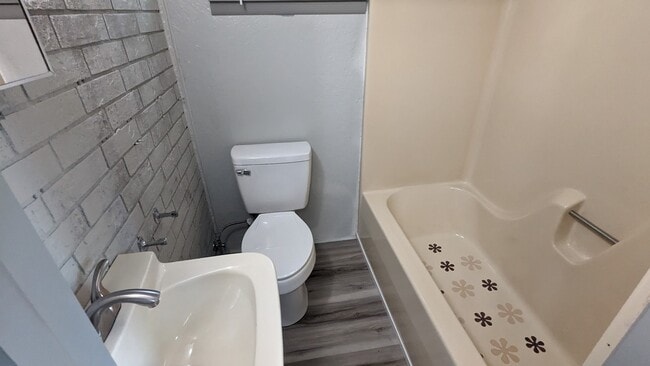 Building Photo - 220 Sulphur St