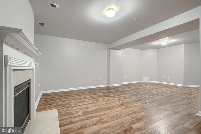 Building Photo - 8820 Papillon Dr