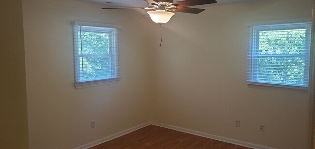 Building Photo - 3211 Martha Dr