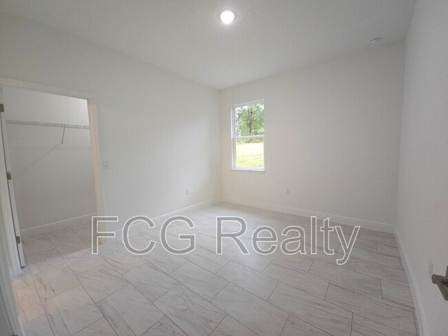 Building Photo - 7968 N Hillview Cir