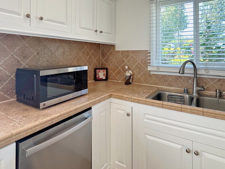 Building Photo - 22101 Buenaventura St
