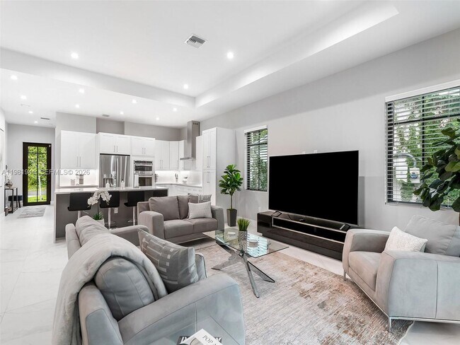 Building Photo - 1484 SW 32nd St