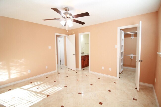 Building Photo - 4523 Donalbain Dr