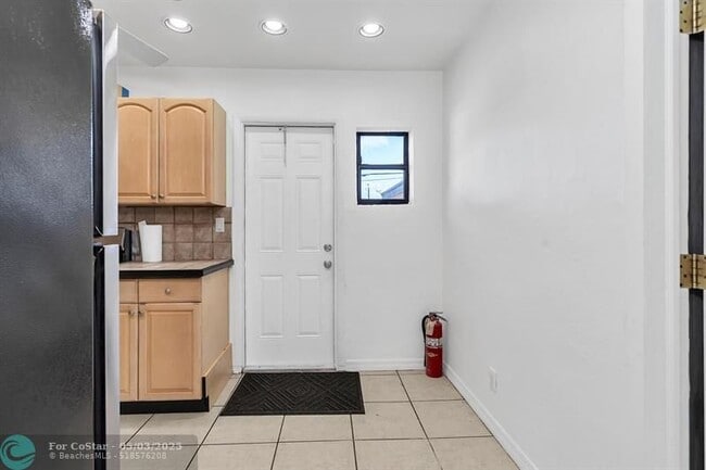 Building Photo - 4932 SW 12th St