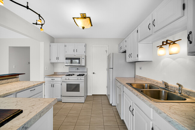 Building Photo - 610 Berkley Ct