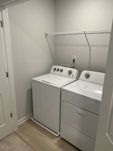 Washer / dryer on 3rd floor - 108 Werner Brook Way SW