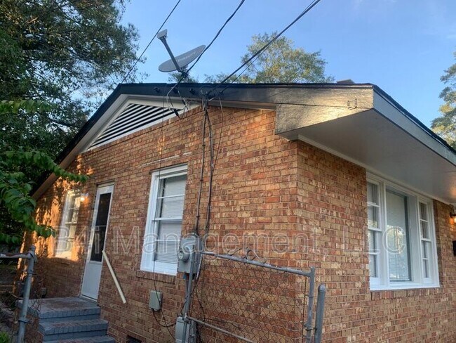 Building Photo - 1045 Enoch Dr