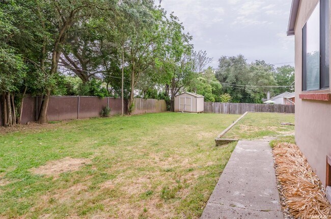Building Photo - 7120 Palm Ave