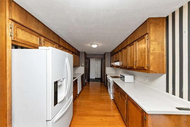 Building Photo - 3215 Redona Dr