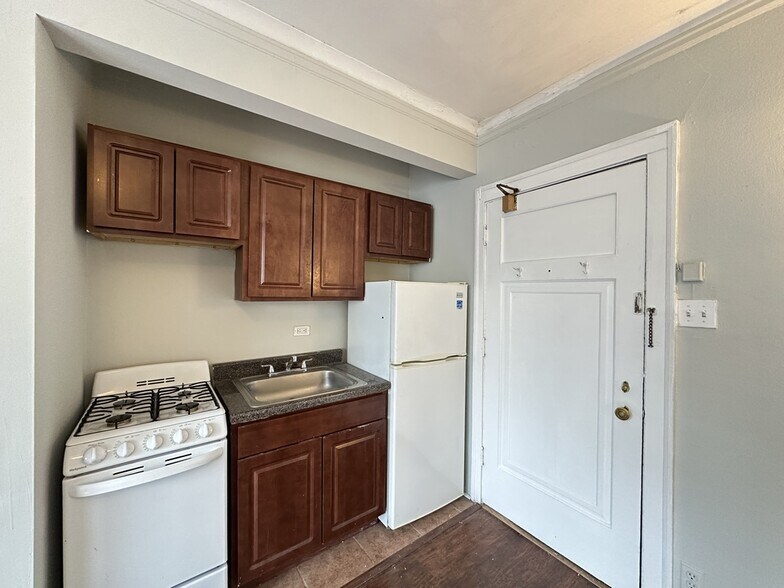 Building Photo - 4333 N Damen Ave