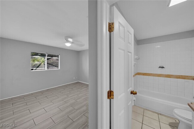 Building Photo - 1407 SE 24th Ave