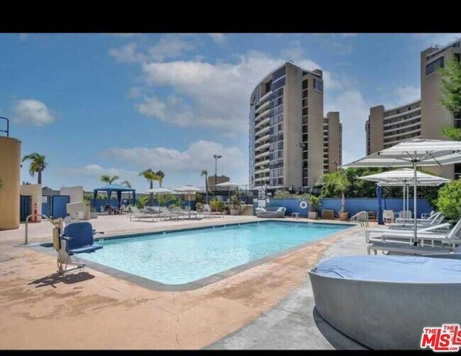 Building Photo - 4337 Marina City Dr