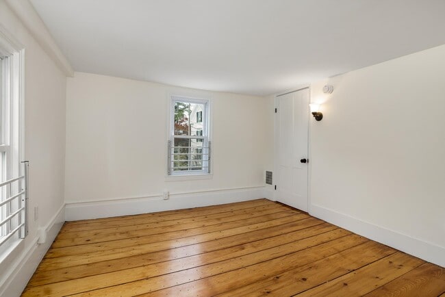 Building Photo - 26 Cabot St