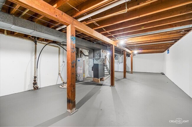 Building Photo - 1528 Oak Ln