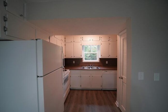 Building Photo - 50 Walker Dr