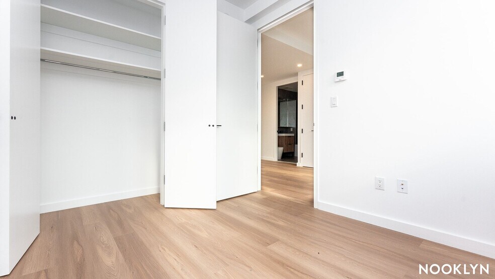 Building Photo - 654 Madison St