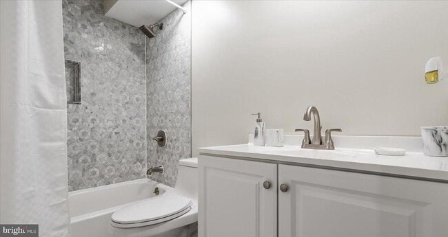 Building Photo - 9750 Granary Pl