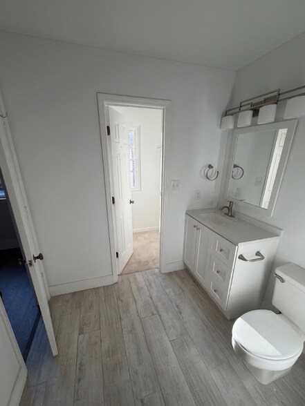 Building Photo - 3155 Cape Cir