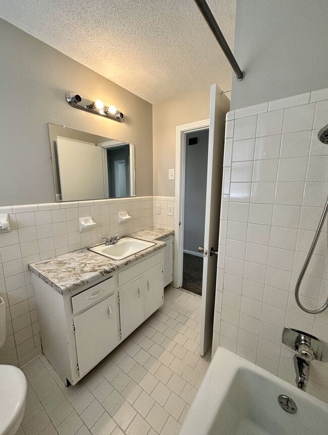 Building Photo - 3 Bedroom Home For Rent Over The River!