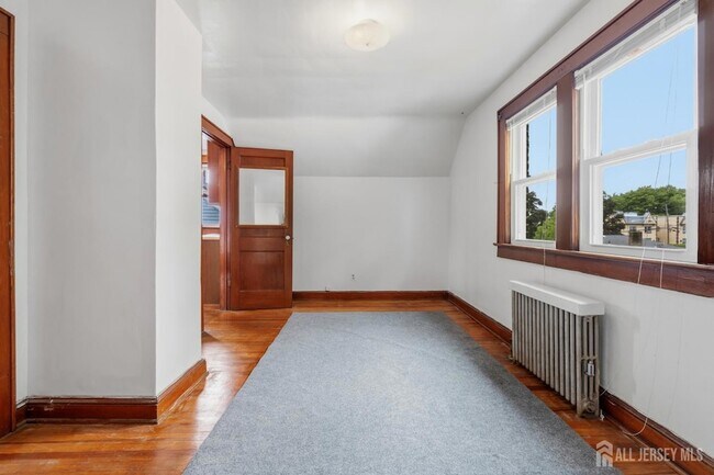 Building Photo - 511 Garden Ave
