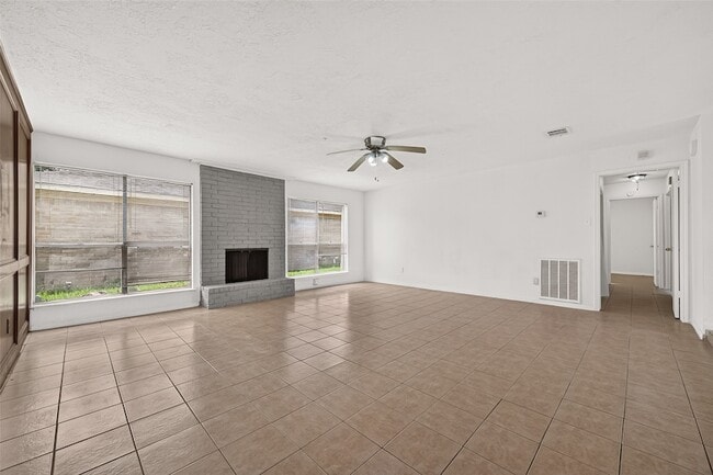 Building Photo - 2523 Creekway Cir