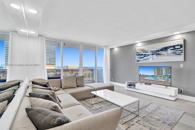 Building Photo - 3140 S Ocean Dr