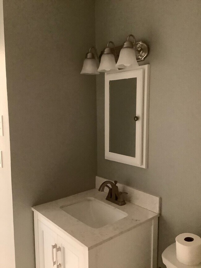 Building Photo - Beautifully Renovated 3-Bedroom Rambler with Bonus Room – East Bremerton