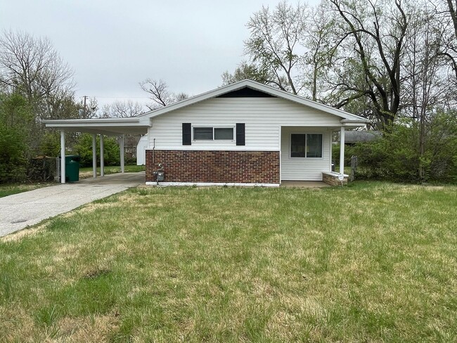 Primary Photo - 3 Bedroom Modern Design Home for Rent