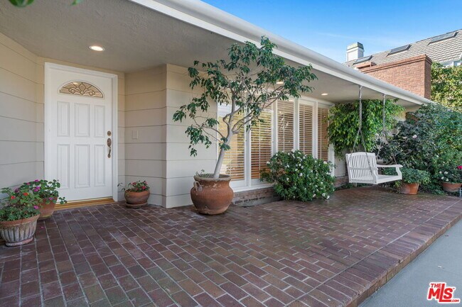 Building Photo - 14972 Camarosa Dr