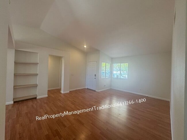 Building Photo - 3Bed+2 Bath Rancho vista Home