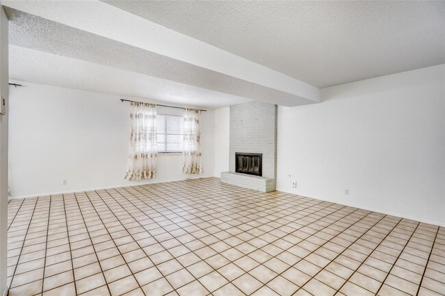 Building Photo - 6601 Skycrest Dr
