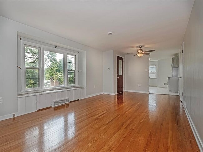 Building Photo - 2977 Chautauqua Dr