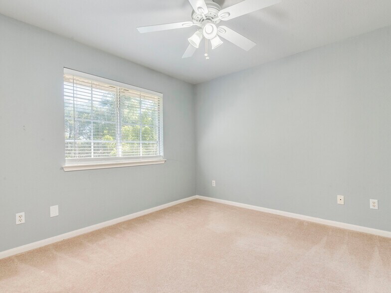 Building Photo - 6911 Gentle Oak Dr
